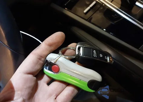 2022 Porsche Cayenne E-Hybrid/Platinum Edition Hybrid z USA, uszkodzony, nr VIN WP1BE2AY8NDA51190